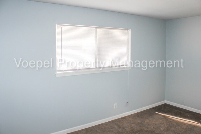 Building Photo - 15212 Bellaire Ave