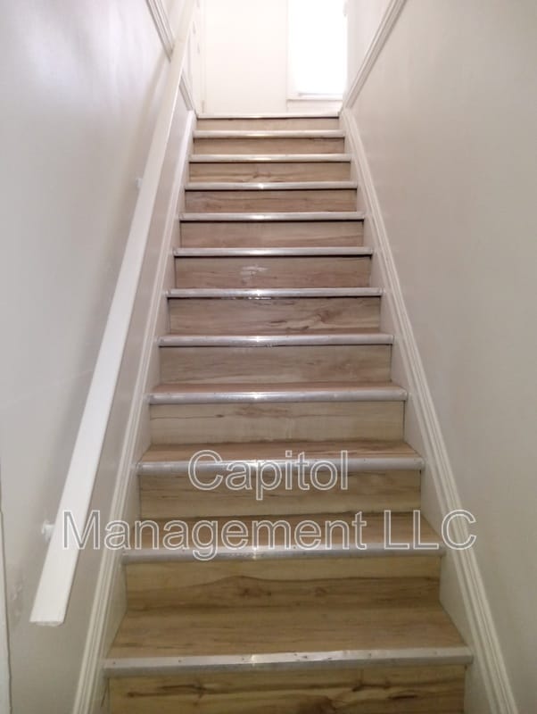 Photo - 323 W Saginaw St Apartment