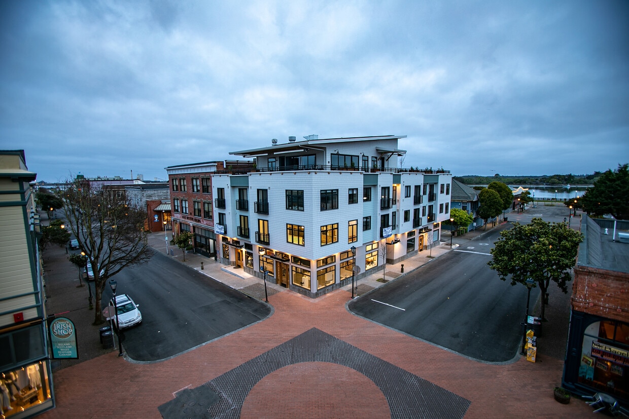 Building Photo - 138 E Street