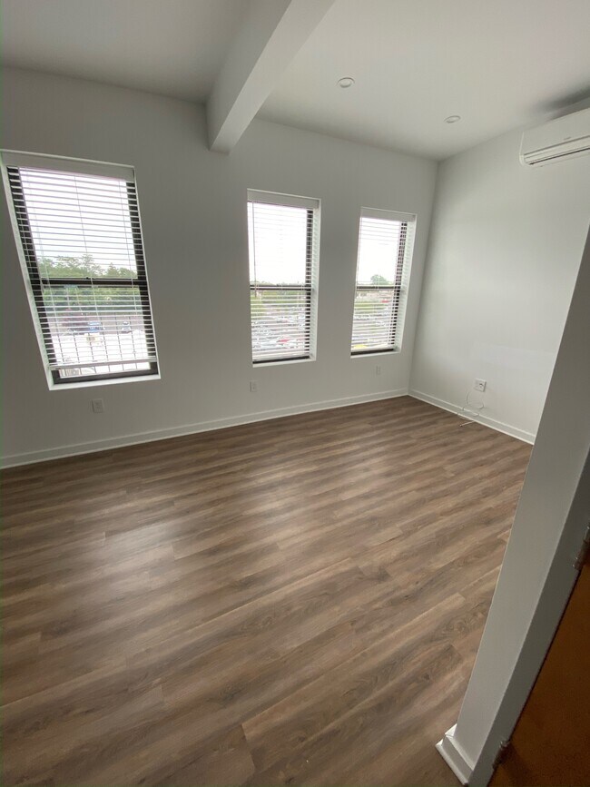 Sala de estar - 135 Deer Park Ave