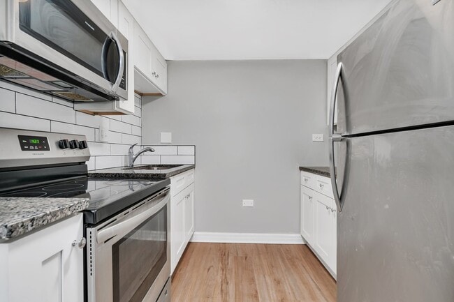 Building Photo - 329 Kimbell Ave