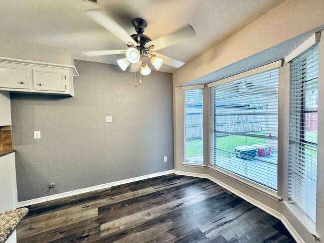 Foto del edificio - 3934 Thistlewood Dr