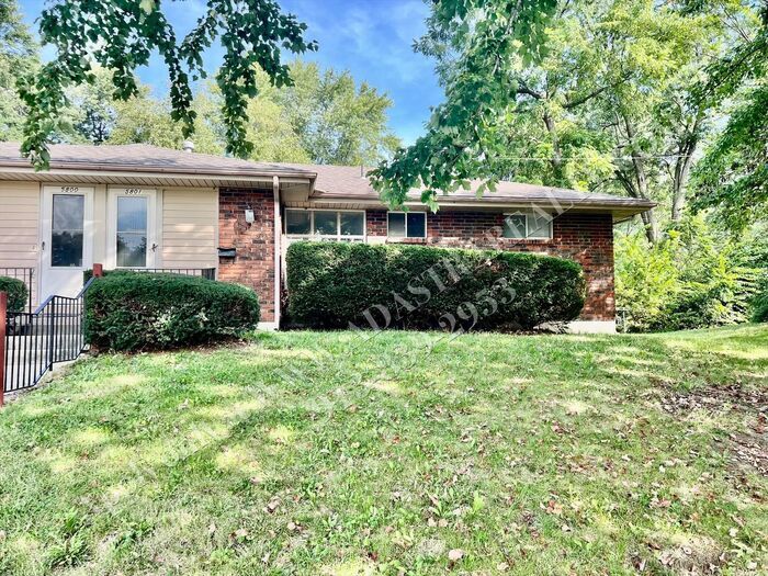 Primary Photo - MOVE IN SPECIAL!! Spacious Shawnee Duplex-...