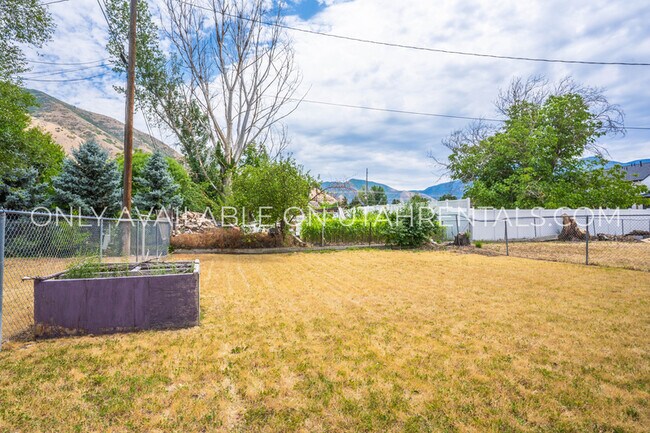 Foto del edificio - 39 S 860 E