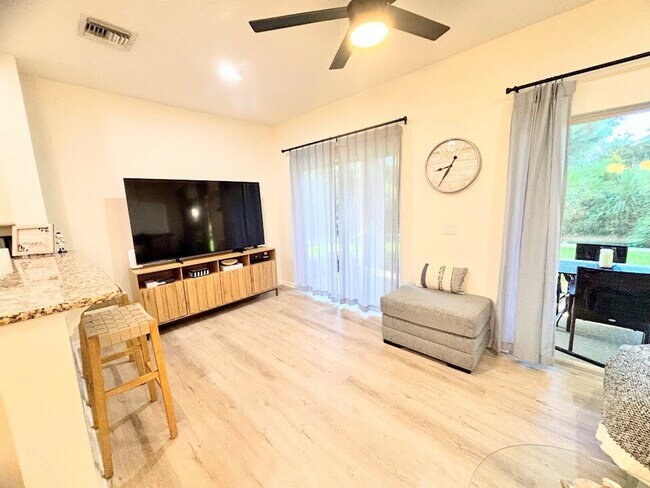 Foto del edificio - 8267 Mulligan Cir