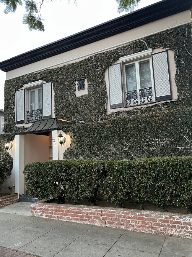 Foto del edificio - 8276 Norton Ave