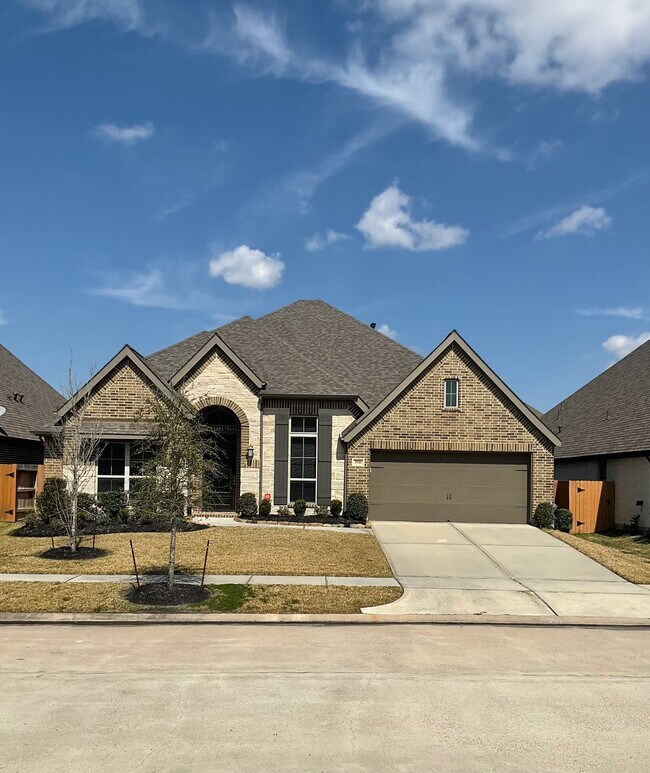 Building Photo - 3910 Park Woods Dr