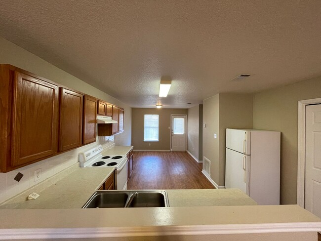Foto del edificio - 1403 Dugger Cir