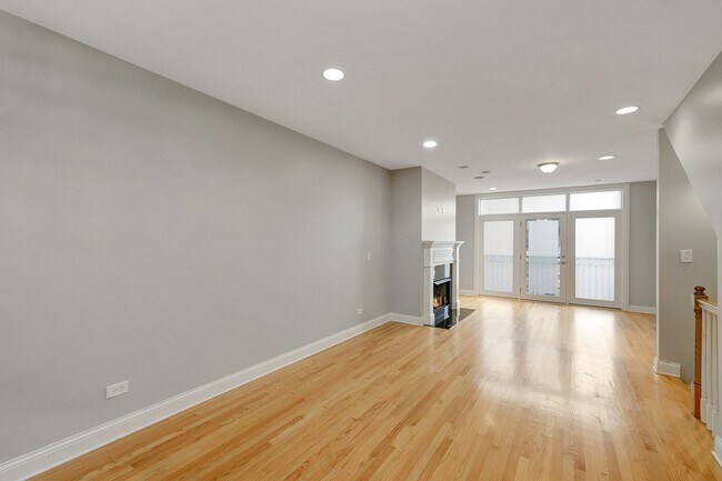Building Photo - 4733 S St Lawrence Ave