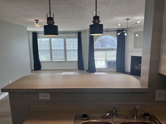 Foto del edificio - 3475 Forestdale Dr