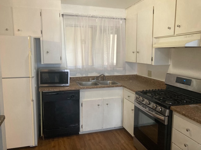 Great work triangle in kitchen! - 170 Westelle Dr