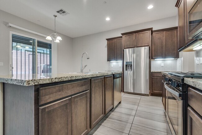 Foto del edificio - LUXURIOUS 3BD, 3BA TOWNHOME IN GATED VISTA DULCE COMMUNITY OF SUMMERLIN