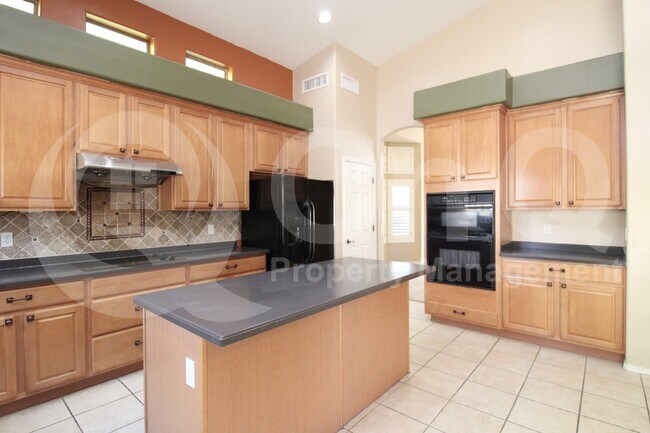 Foto del edificio - 2290 W Maplewood St