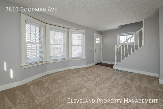 Building Photo - Updated 2 Bedroom Colonial