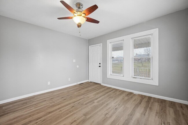 Building Photo - 3807 Manola Ave