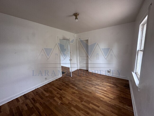 Foto del edificio - 4 Bedroom House Near Campus