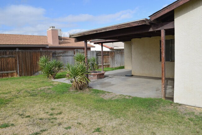 Foto del edificio - 4809 Millbrook Way