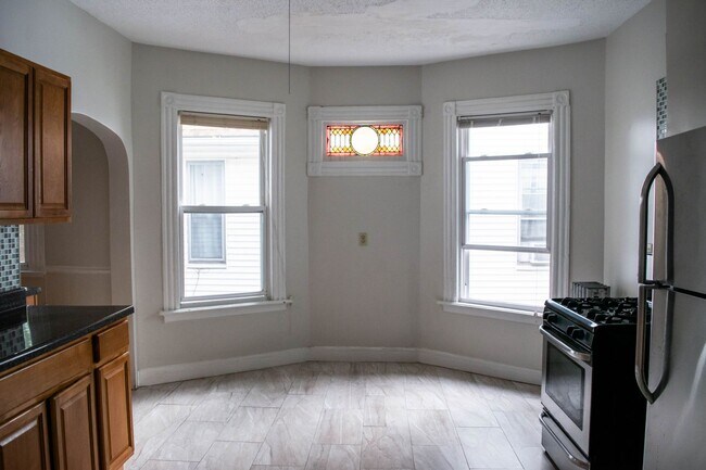 Building Photo - 697