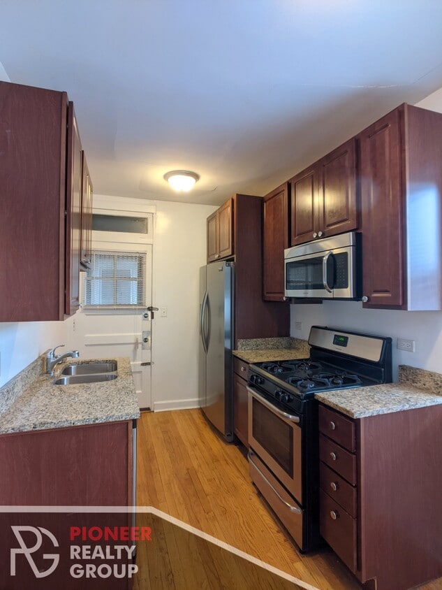 2122 W Ainslie St, Chicago, IL 60625 Apartments in Chicago, IL