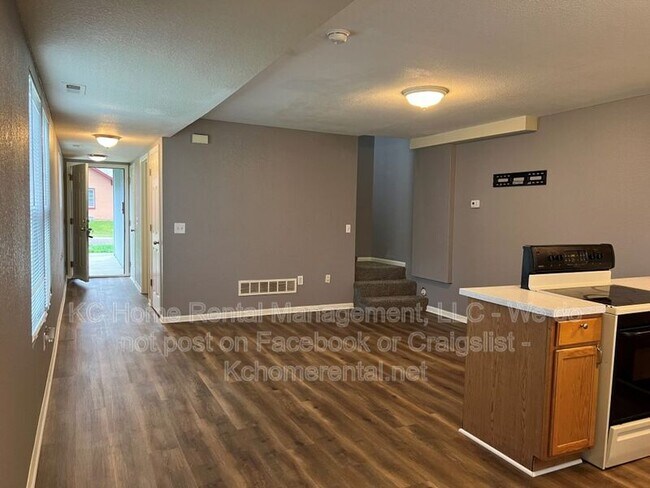 Foto del edificio - 1003 South Hocker Ave