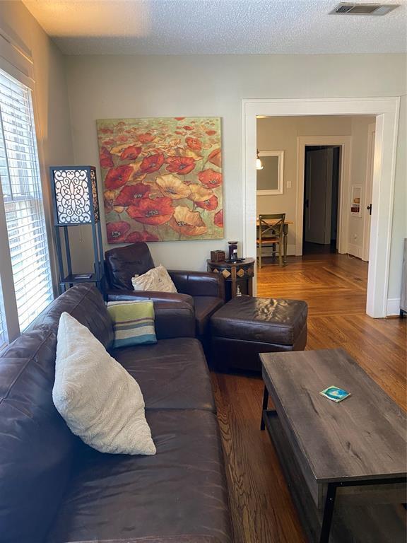 Foto del edificio - 413 N Winnetka Ave