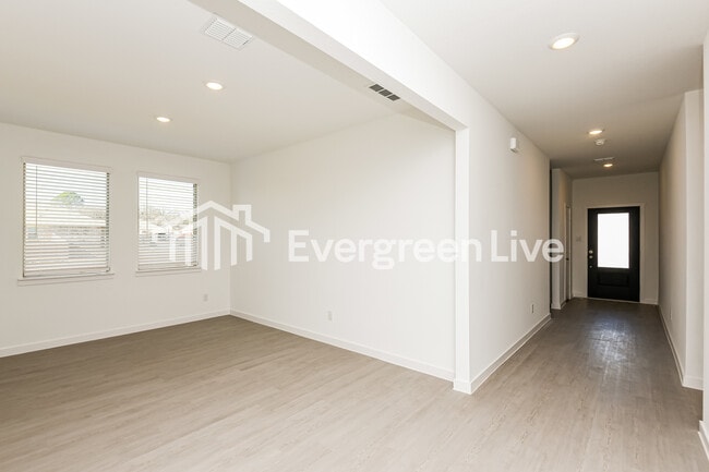 Foto del edificio - 1220 Dragon Wy