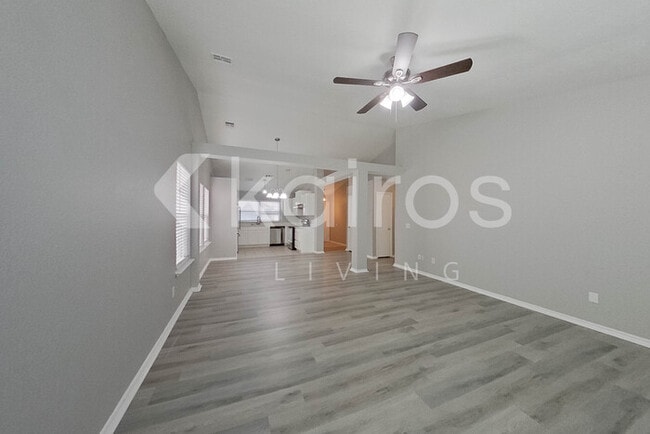 Building Photo - 2720 Edgemere Dr