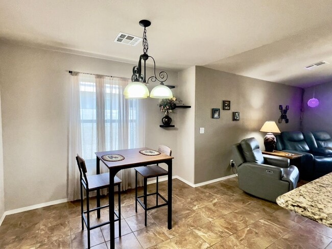Building Photo - 509 Los Pinos Cir