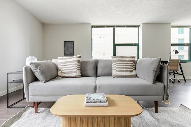 Building Photo - 77 W Huron St