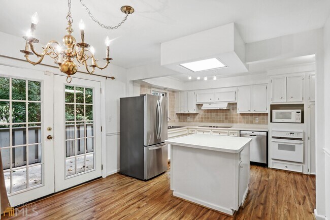 Foto del edificio - 140 Amherst Pl NW