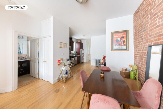 Foto del edificio - 989 Seneca Ave
