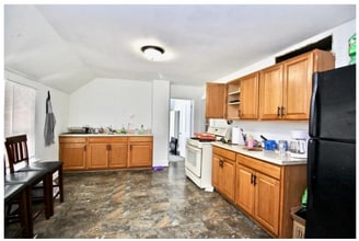 Building Photo - 832 Central Ave