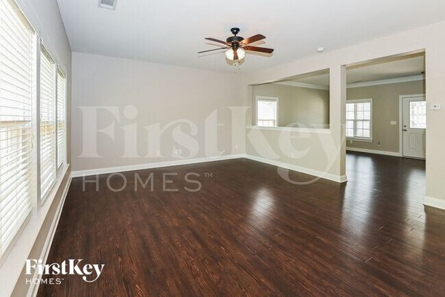 Building Photo - 123 Farmers Folly Dr
