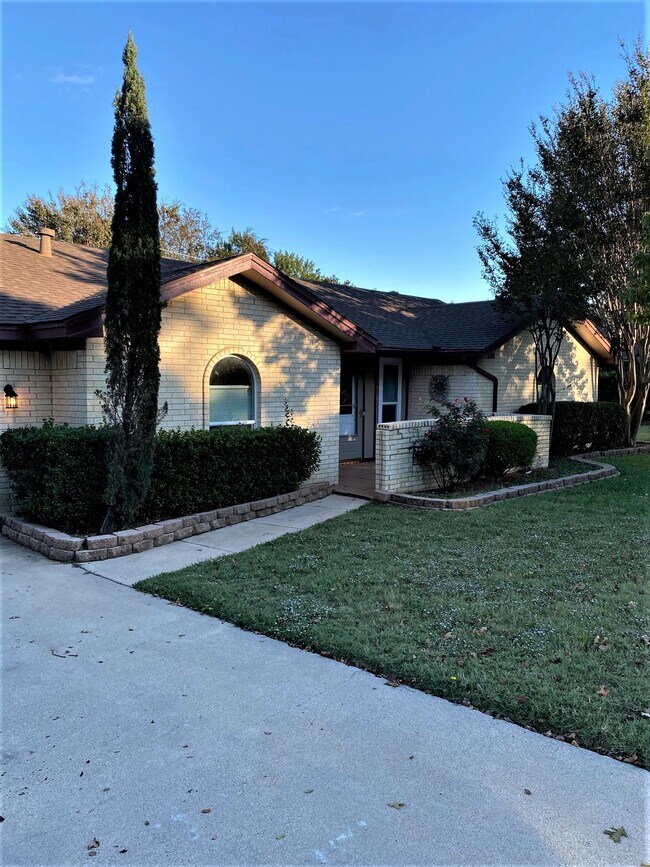 Building Photo - 3632 Spring Grove Dr