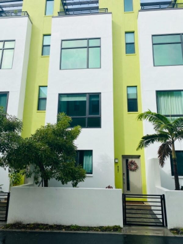 947 Arlington Ave N, St. Petersburg, FL 33705 Townhome Rentals in St
