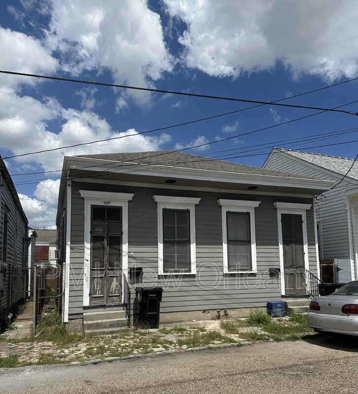 Photo - 2427 Rousseau St