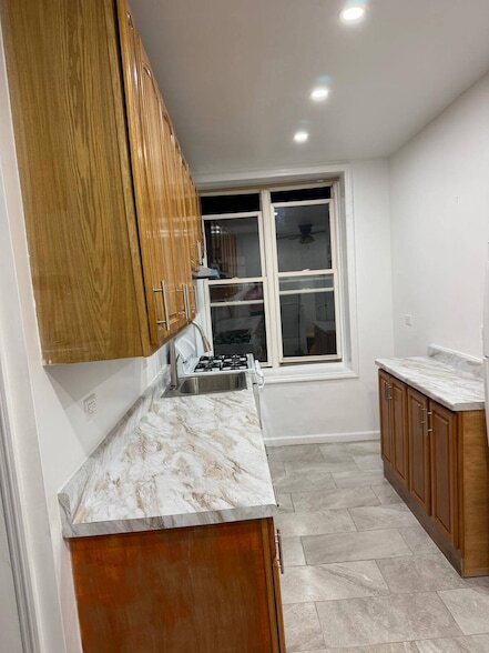 Foto del edificio - 351 E 91st St