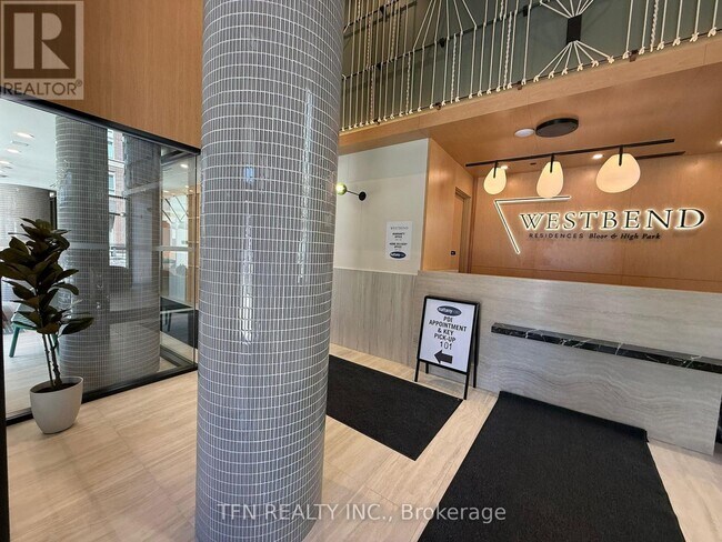 Photo du bâtiment - 1660 Bloor St W