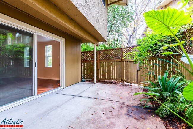 Foto del edificio - Pueblo De Los Gatos | Garage | Desirable L...