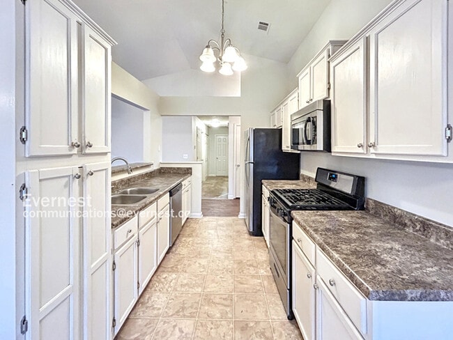 Building Photo - 3750 Greenbrook Dr