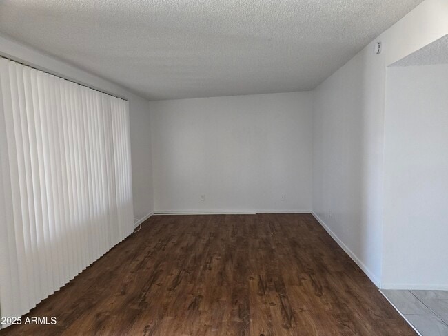 Building Photo - 2415 W Hazelwood St