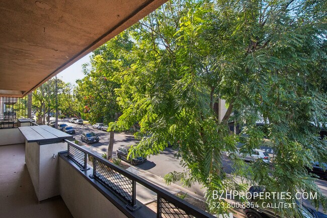 Foto del edificio - 7540 Hampton Ave
