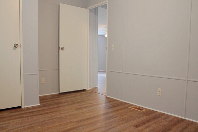 Foto del edificio - 23008 Glenwood Blvd