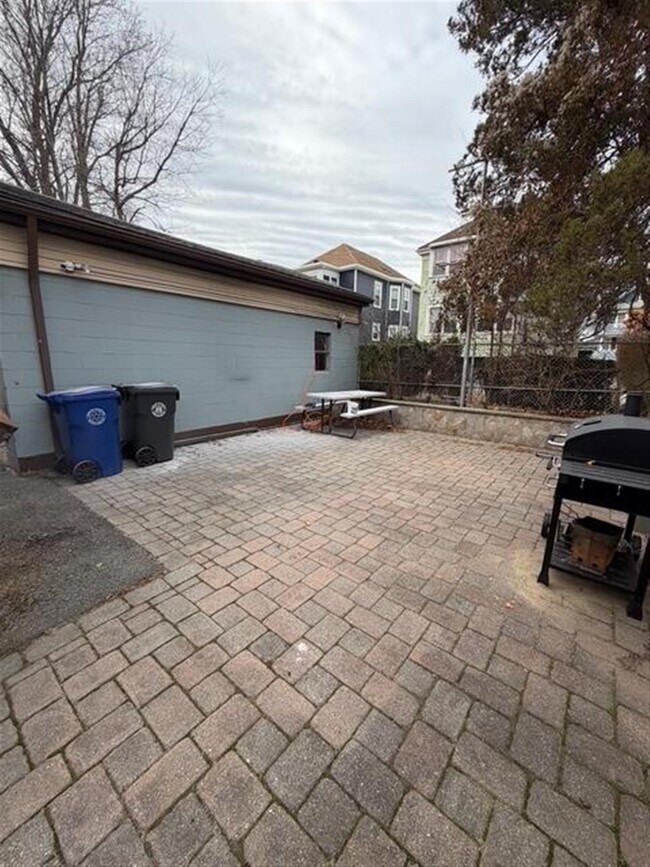 Building Photo - 33 Lafayette St