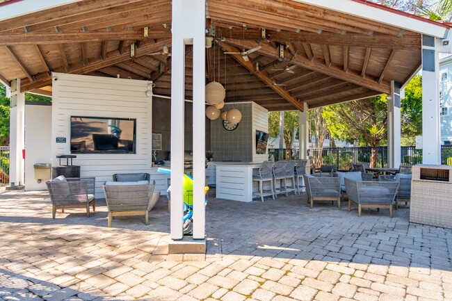 Outdoor social area and grilling station - Daniel Island Village