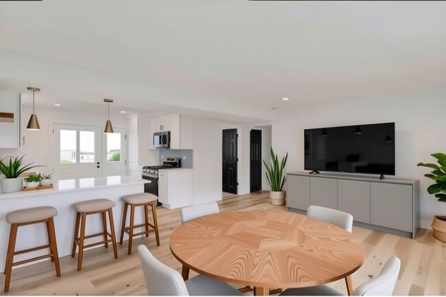 Building Photo - 9705 Oak Park Ave