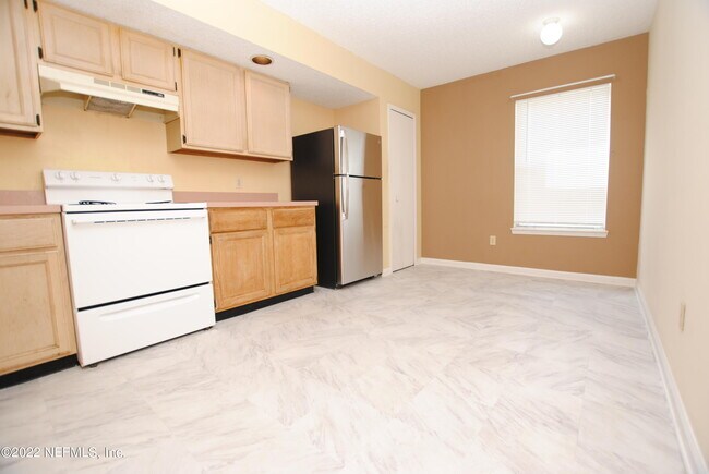 Foto del edificio - 2468 Spring Vale Rd