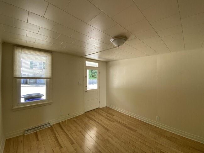 Building Photo - 313 E Burd St