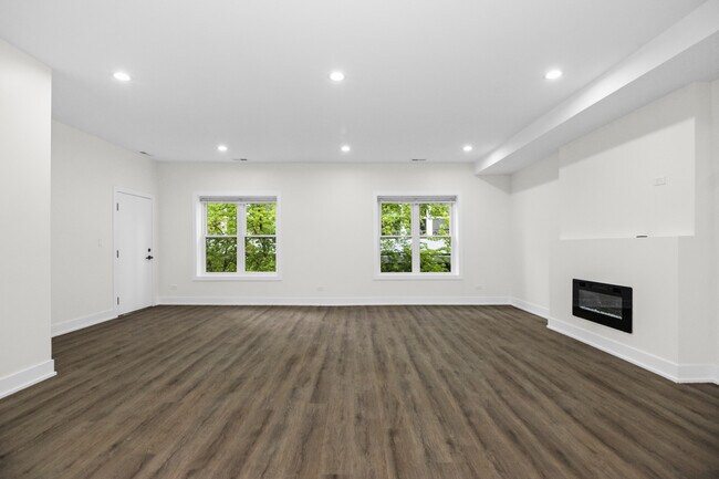 Foto del edificio - 4338 N Clarendon Ave