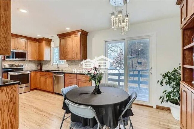 Foto del edificio - Turnkey Bi-Level Home: 3 Bed • 2 Bath • New Kitchen + 2-Car Garage in Champlin!